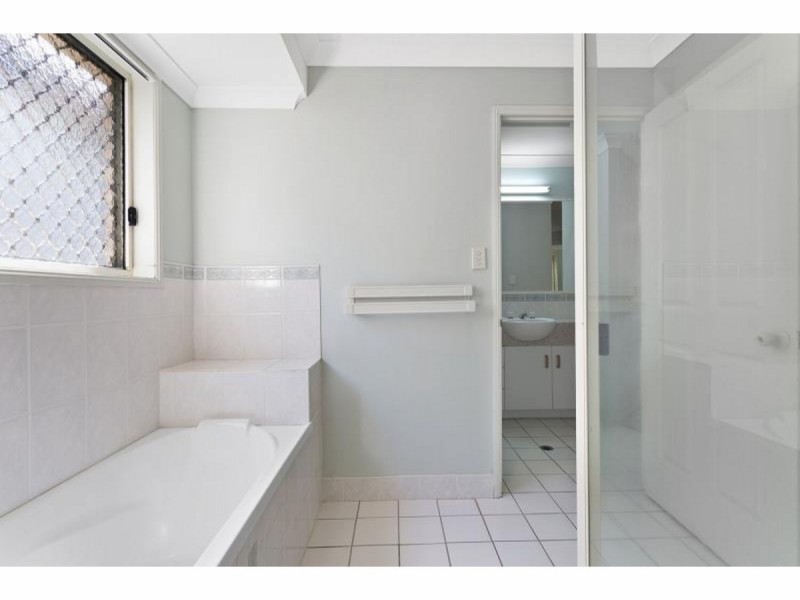 26 Knutsford Street, Wandal QLD 4700